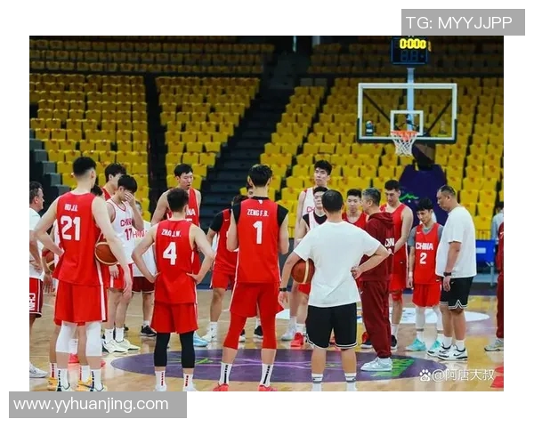 男篮队员因伤退出比赛，中国球迷心系他们的康复
